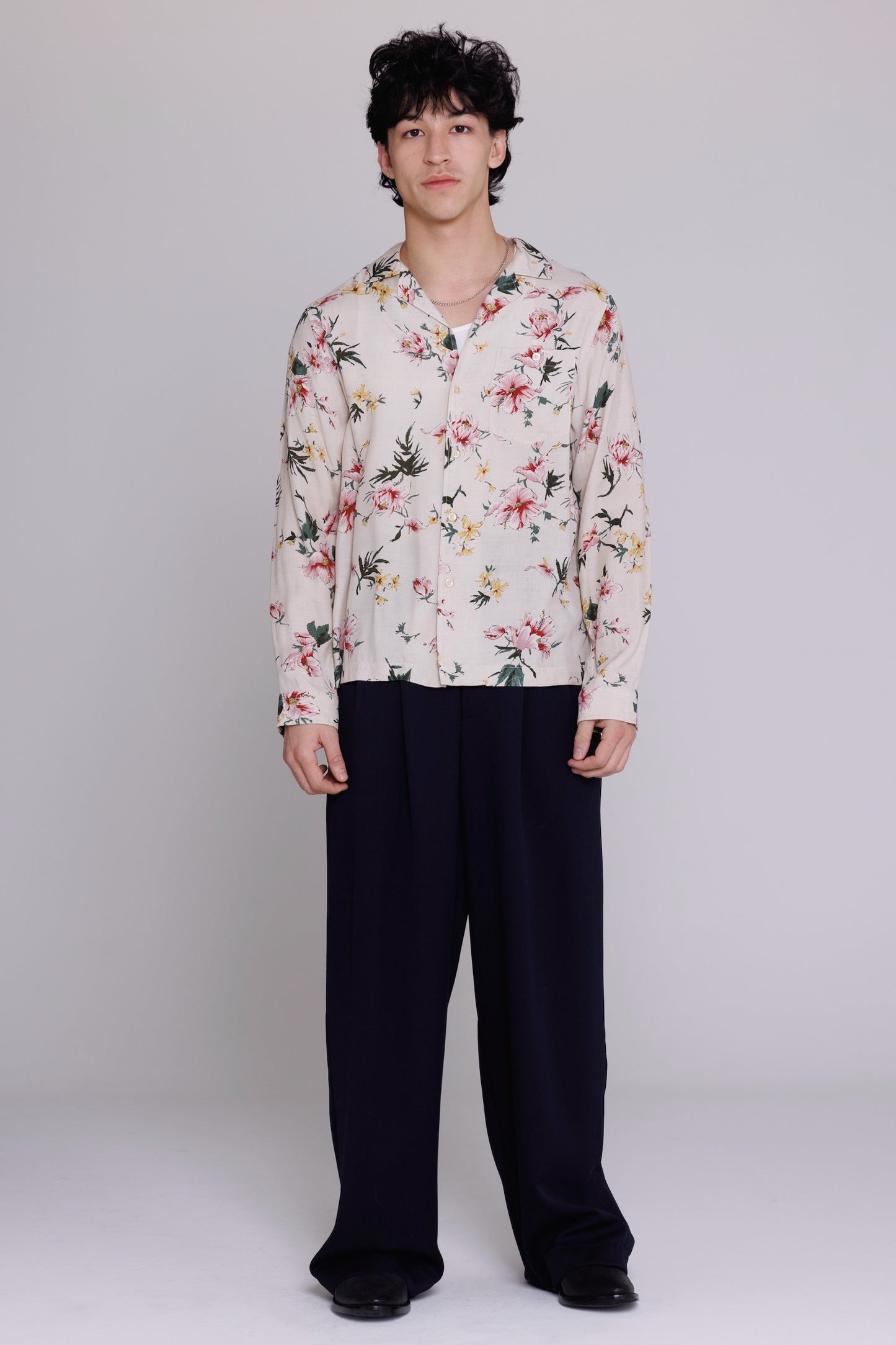 Graphia New York “Reinaldo” Convertible-Collar Shirt in Natural & Red Ukiyoe Hibiscus Print