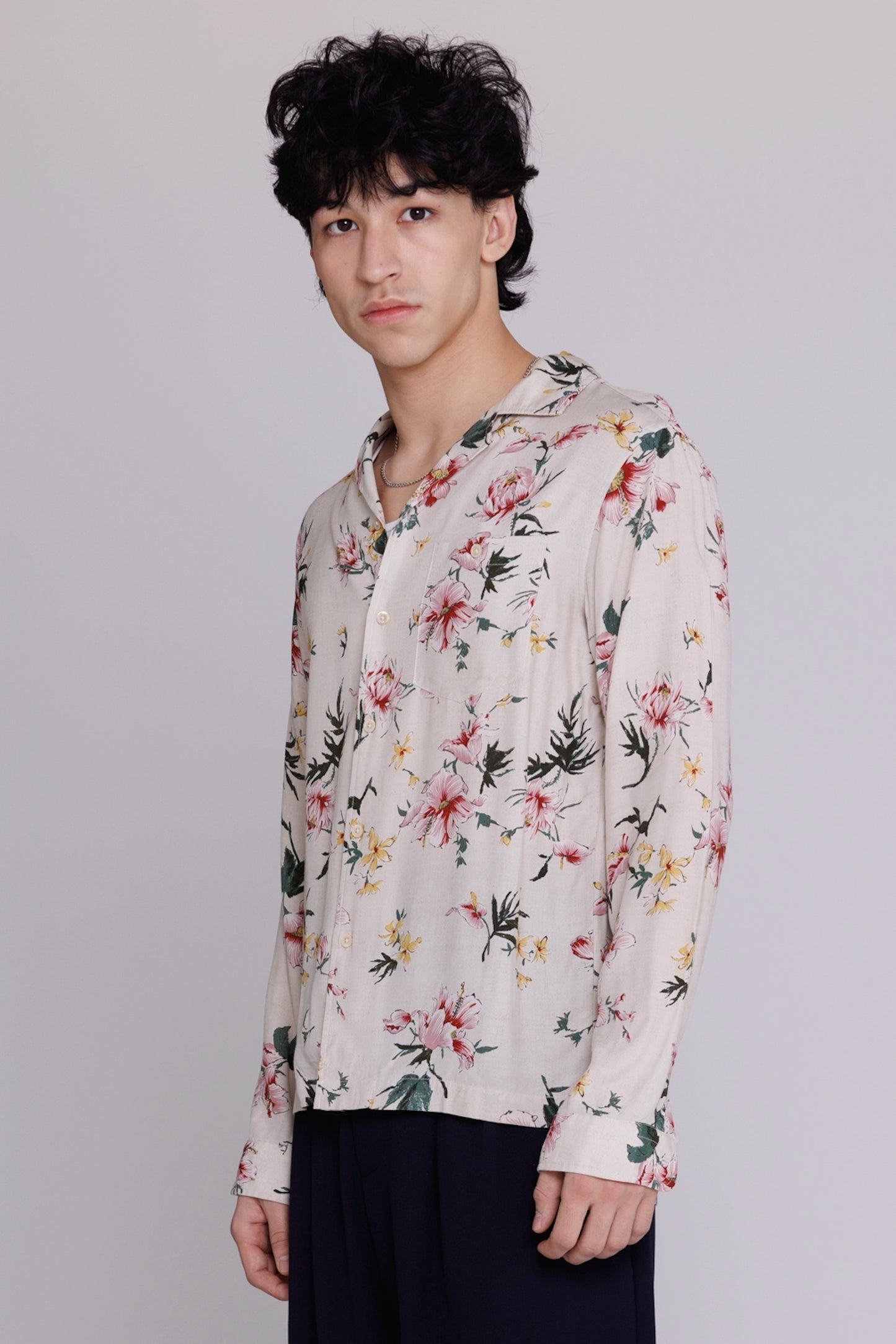 Graphia New York “Reinaldo” Convertible-Collar Shirt in Natural & Red Ukiyoe Hibiscus Print