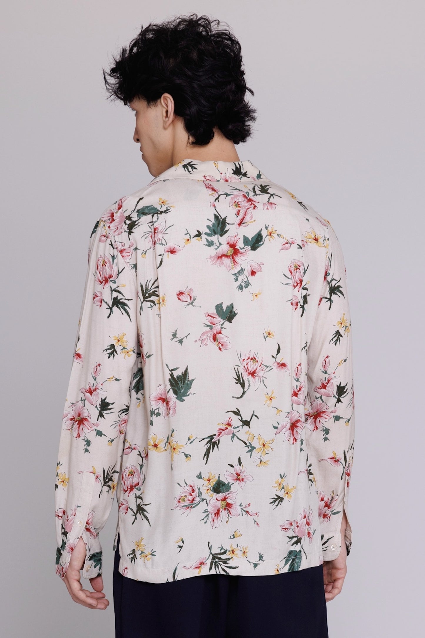 Graphia New York “Reinaldo” Convertible-Collar Shirt in Natural & Red Ukiyoe Hibiscus Print