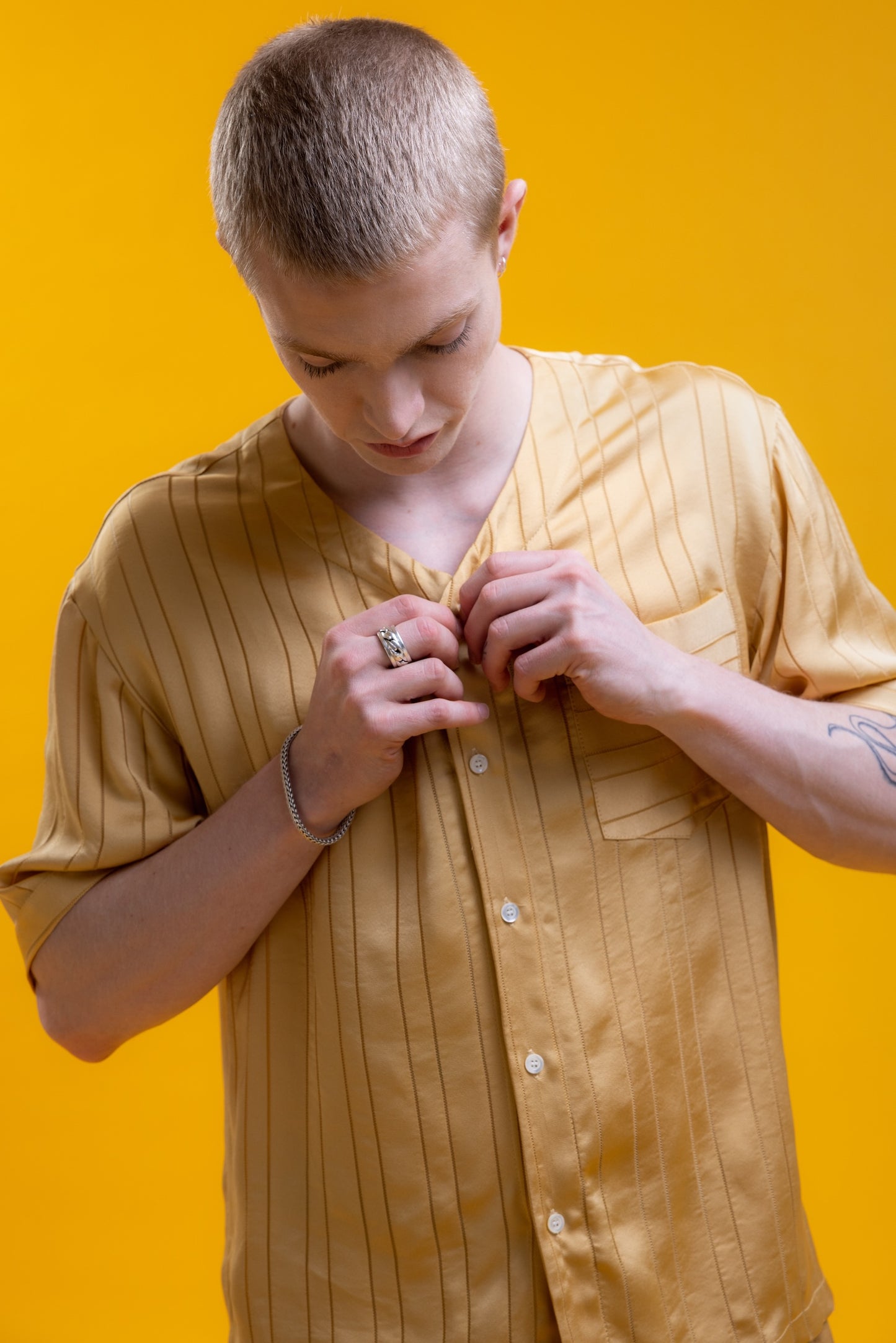 Graphia New York "Valenzuela" Baseball Collar Shirt in Gold Satin Stripe